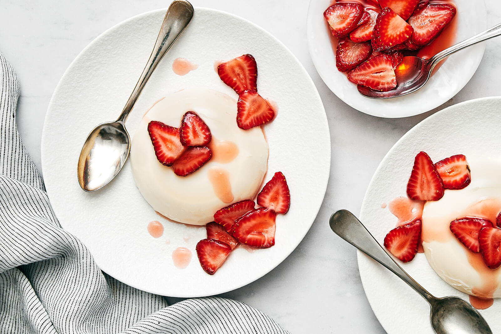 Best Panna Cotta with Strawberries