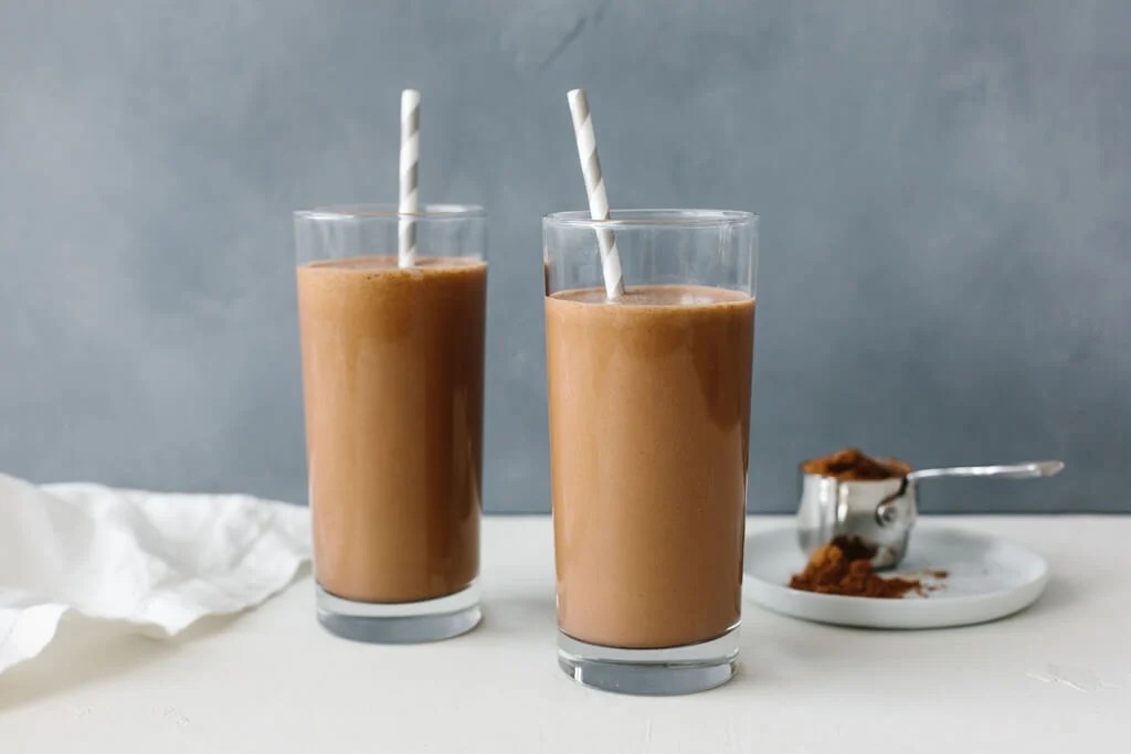 This chocolate collagen smoothie satisfies all your chocolate cravings and gives you a health boost with collagen peptides. With just 5 simple ingredients you’re sure to make this healthy smoothie again and again.