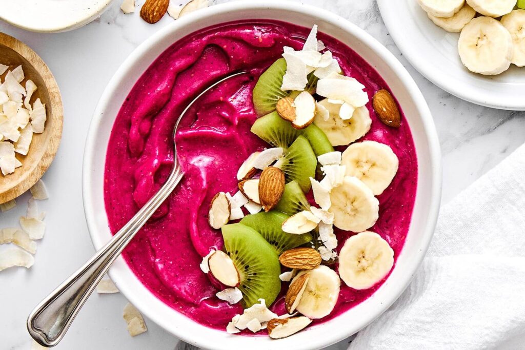 Pitaya Smoothie Bowl (Dragon Fruit)