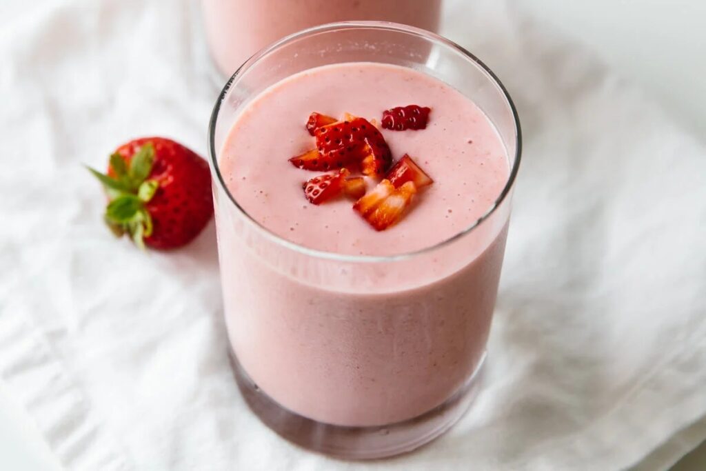 Strawberry Banana Smoothie (Easy & Healthy!)