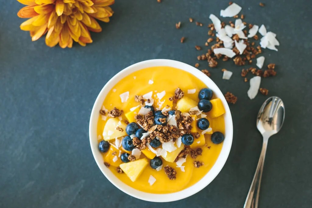 mango smoothie bowl
